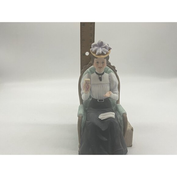 Avon VTG 1982 President s Club Albee Award Porcelain Figurine 7 InchesTall Japan - Picture 13 of 16